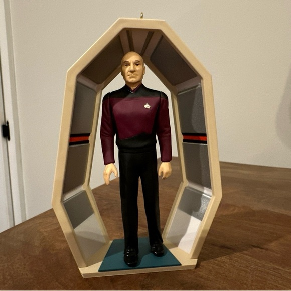 Vintage Hallmark Keepsake Ornament Star Trek Captain Jean-Luc Picard 1995 - Picture 9 of 10